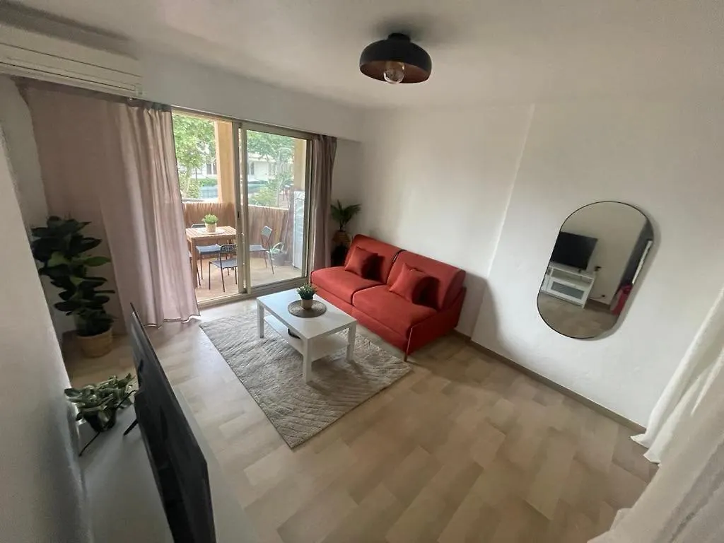 Joli Studio Au Centre De Juan Les Pins